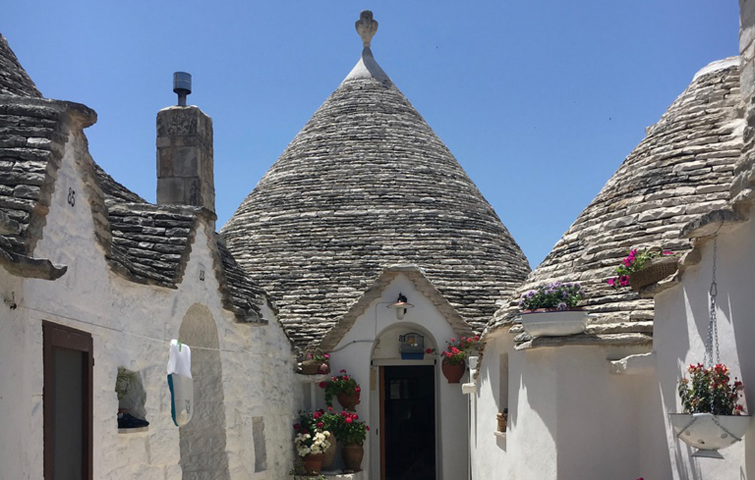 I caratteristici tetti conici dei trulli